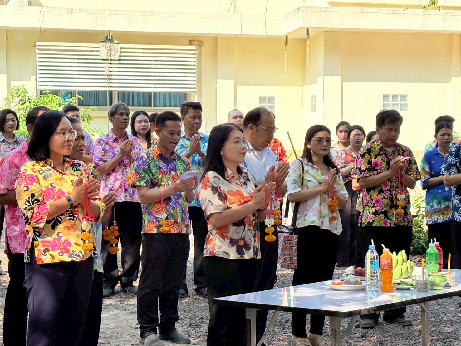 title - ส.ป.ก. ยโสธร จัดพิธีเจริญพระพุทธมนต์ทำบุญถวายภัตตาหารเพลแด่พระสงฆ์ พิธีสักการะศาลเจ้าที่และสิ่งศักดิ์สิทธิ์ประจำสำนักงาน เนื่องในเทศกาลวันขึ้นปีใหม่ไทย